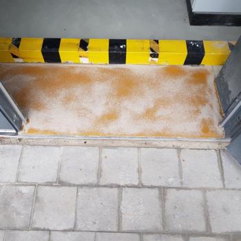 Naprawa pęknięć płyt betonowych