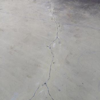 Naprawa pęknięć płyt betonowych